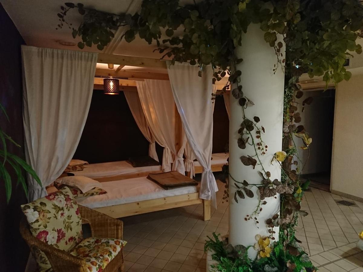 Hotel Kristall 팔제스 외부 사진