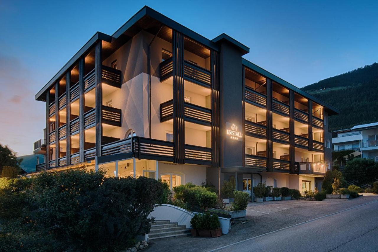 Hotel Kristall 팔제스 외부 사진