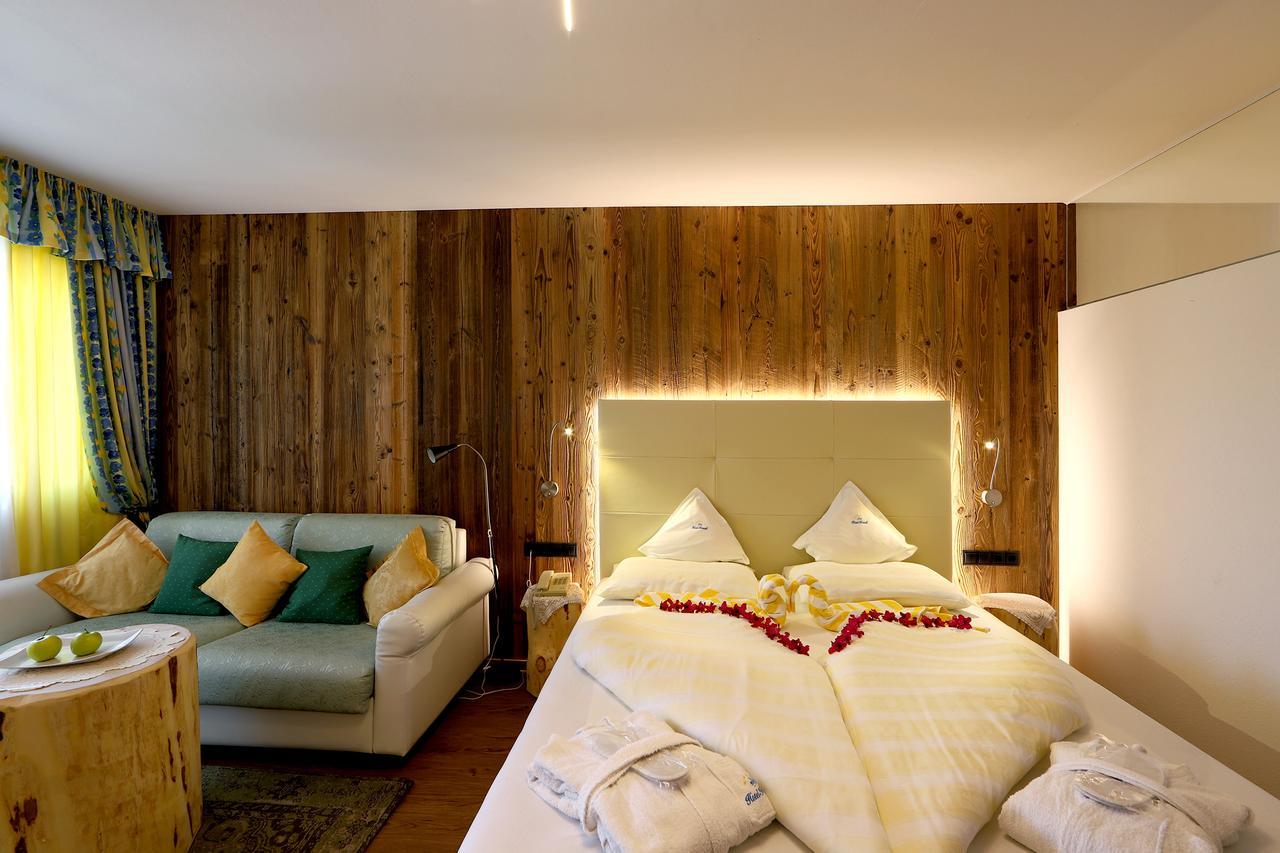 Hotel Kristall 팔제스 외부 사진