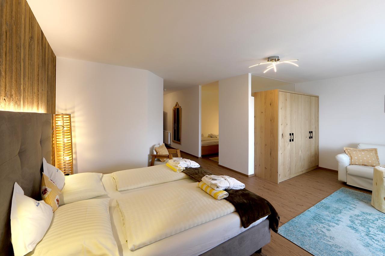 Hotel Kristall 팔제스 외부 사진