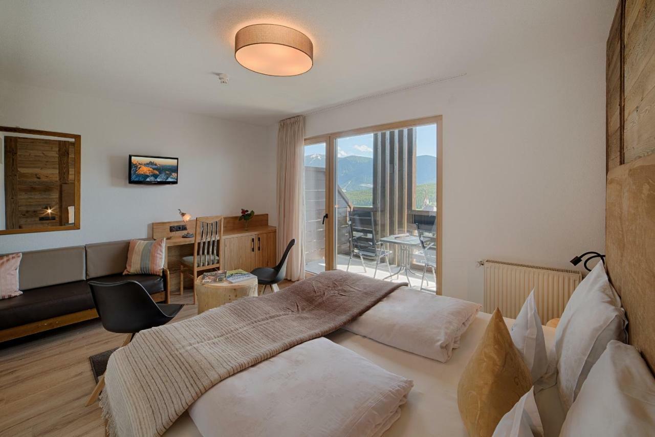 Hotel Kristall 팔제스 외부 사진