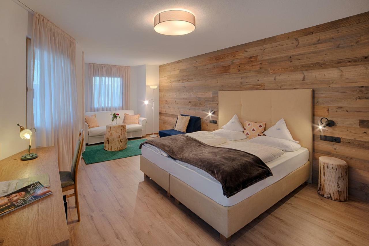 Hotel Kristall 팔제스 외부 사진
