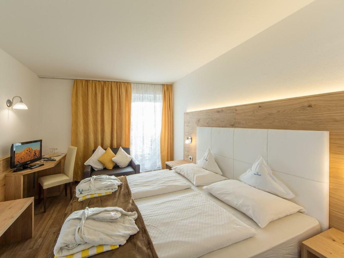 Hotel Kristall 팔제스 외부 사진
