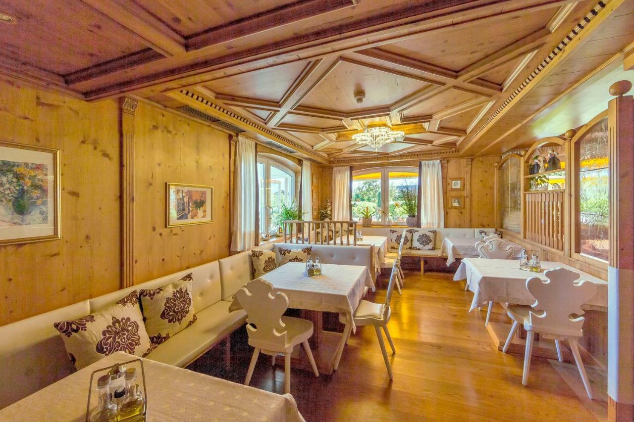 Hotel Kristall 팔제스 외부 사진