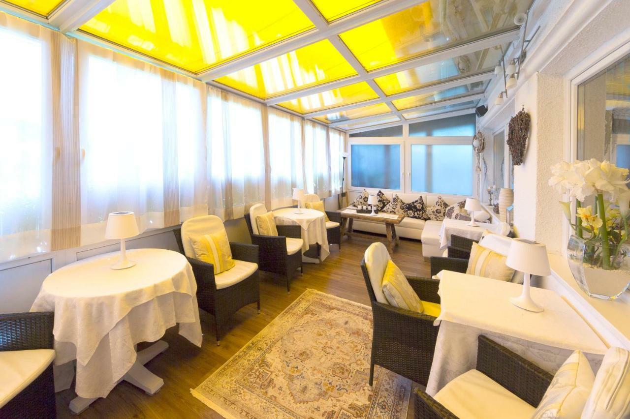 Hotel Kristall 팔제스 외부 사진